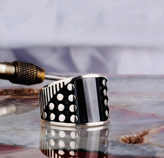 925 Sterling Silver Men’s Ring with Black Zircon Stone – Classic Design