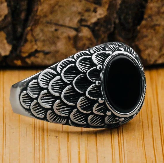 925 Sterling Silver Men’s Ring with Black Onyx and Patterned Design