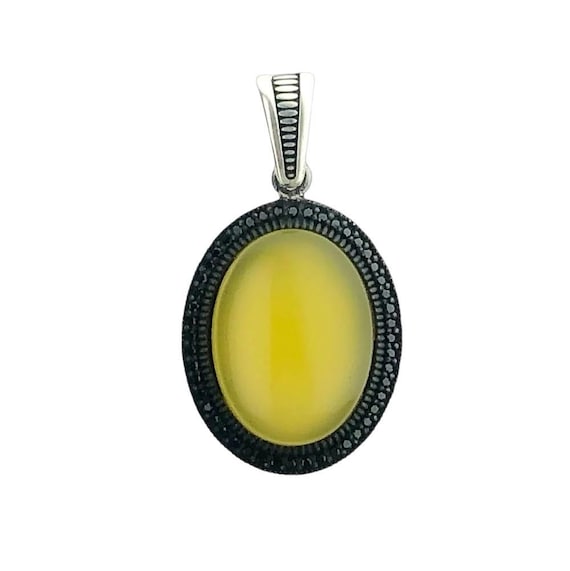 925 Sterling Silver Pendant with Yellow Agate Stone – 6.90 g