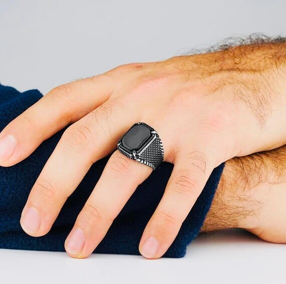 925 Sterling Silver Men’s Ring with Black Onyx Stone