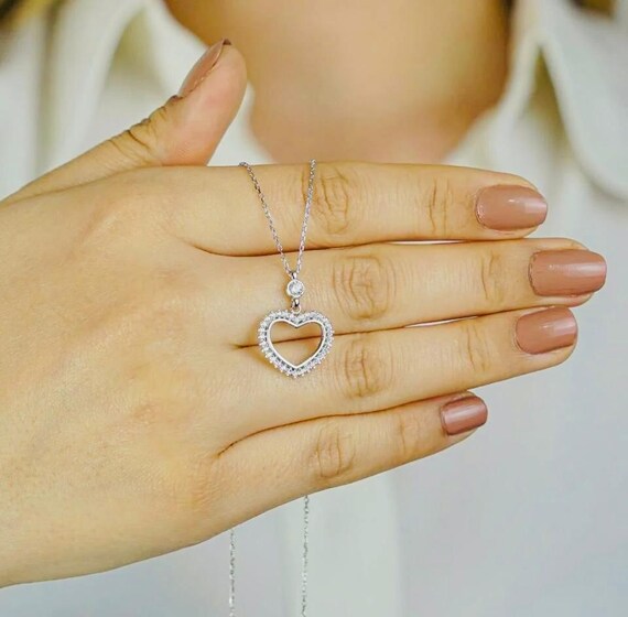 925 Sterling Silver Heart Necklace with White Zircon Stones – Elegant Pendant