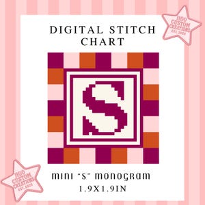 Puede incluir: Gráfico de punto de cruz digital con un mini monograma "S". El diseño presenta un patrón de cuadros en borgoña, naranja y rosa, con una "S" blanca y borgoña. El gráfico mide 4,8 x 4,8 cm.