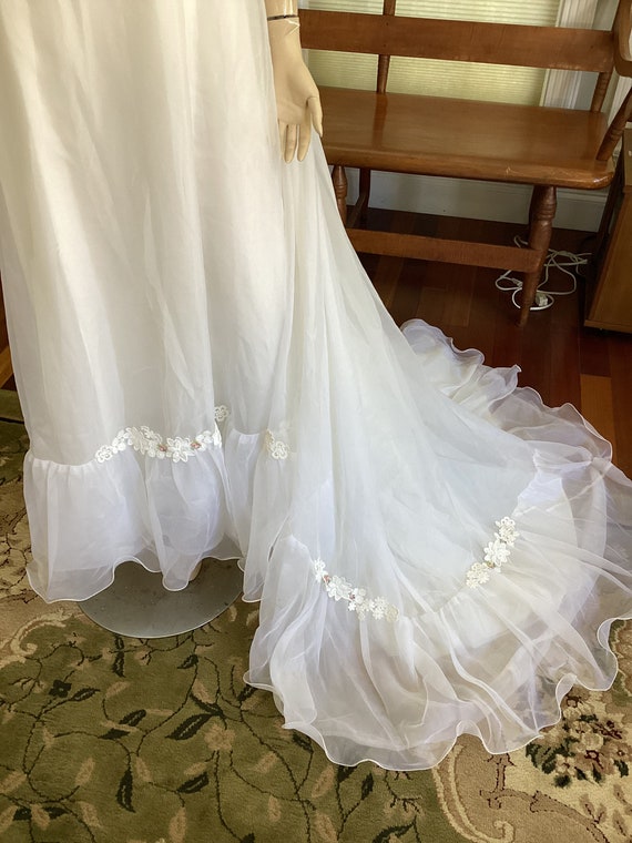 Stunning Vintage Southern Belle Wedding Gown and … - image 3