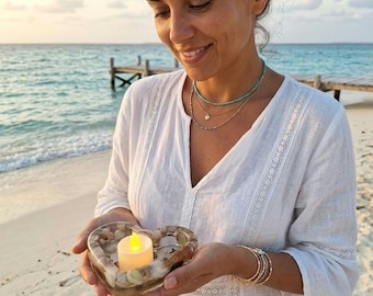 Portavelas de resina epoxi con forma de corazón de concha marina, hecho a mano – Decoración costera inspirada en el océano