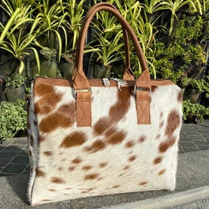Handgefertigte Einkaufstasche aus Rindsleder | Hair-On Hide Geldbörse | Ponyskin Schulter Handtasche | Western Leder Reisetasche Geschenk für sie