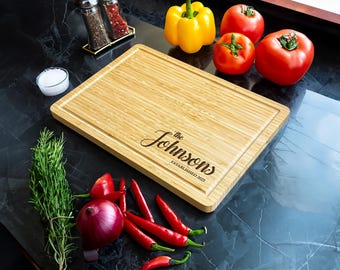 Planche à découper nom de famille personnalisée - Planche à découper en bois personnalisée avec nom de famille gravé - Cadeau de cuisine pour couple, maison, mariage, chef cuisinier