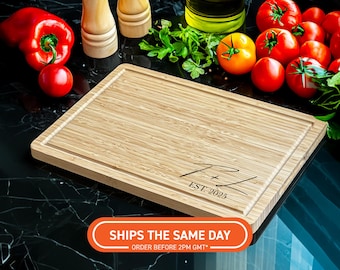 Planche à découper de pendaison de crémaillère personnalisée - planche à découper en bambou gravée cadeau, décoration de cuisine, cadeau de nouvelle maison pour la famille, cadeau pour eux