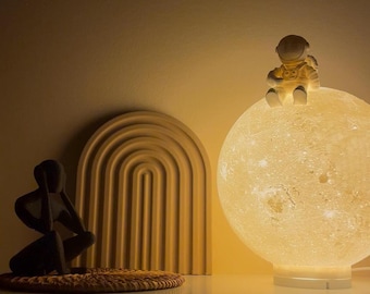 Moon Lamp with Astronaut by INNOPRINT | 3D Lamp | Integrated LED | USB Port | Space Decor