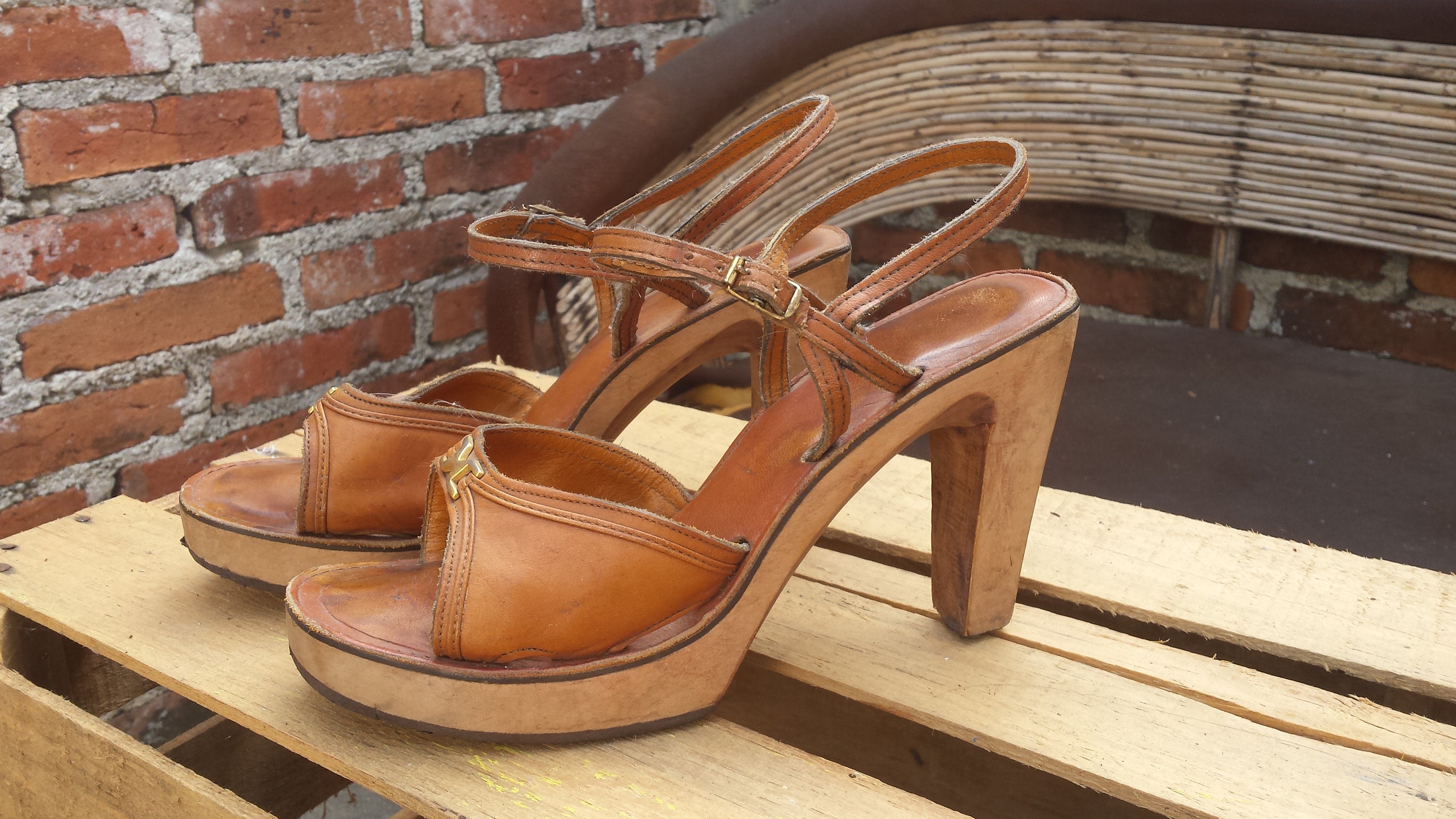 Vintage 1970's Bare Traps Caramel Leather Wood Platform High Heel