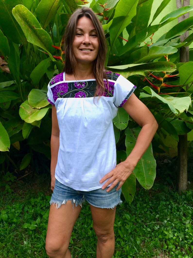 Handmade Floral Embroidered Gold Metallic Thread Needlepoint Chiapas Mexico Cotton Boho Blouse