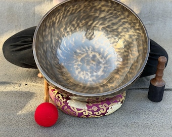 Purnima Full Moon Chakra Singing Bowl – Large Hand-Hammered Tibetan Bowl