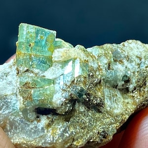 42 Cart natuurlijk geëlimineerd exemplaar van smaragdkristal uit Pakistan