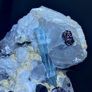 723 carats beautiful natural Terminated Aquamarine combine Quartz crystal specimen From Pakistan