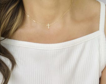 Ketting met klein kruis, sierlijk gouden kruis: minimalistische sterlingzilveren hanger