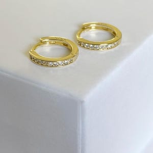 Pendientes de aro pequeños de diamantes, pendientes de aro de oro con circonitas cúbicas, joyas delicadas para el día a día, pendientes minimalistas para mujer, regalo para ella