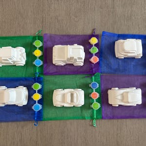 Kit de pintura de tiza con temática de coches y camiones - Regalos y rellenos únicos para bolsas de fiesta - Set de manualidades - Set de pintura - Idea para fiestas de manualidades - Kit de actividades infantiles