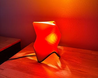 Origami Stilt Table Lamp: 3D Printed Minimalist Desk Light, Eco-Friendly Decor