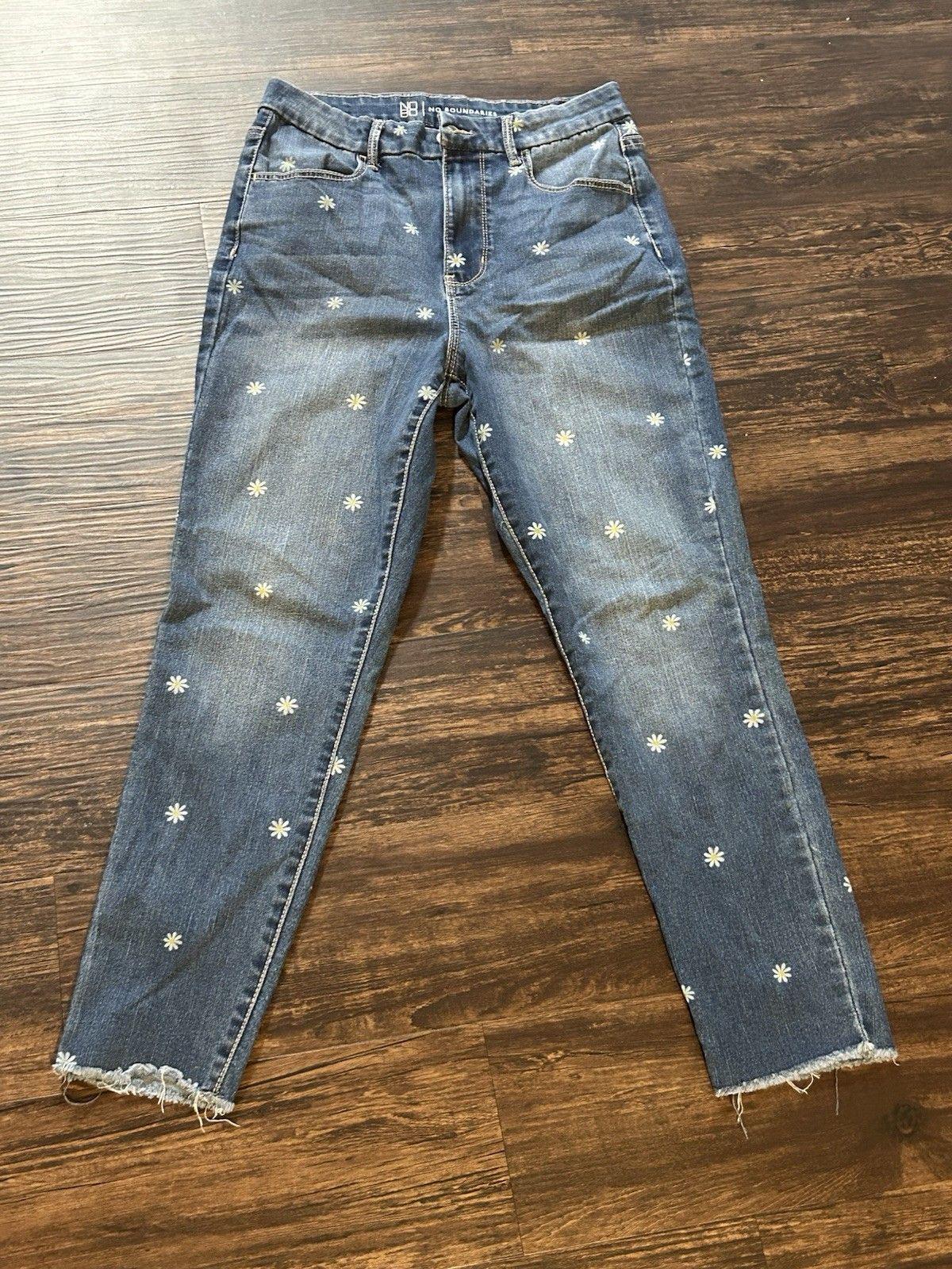 High Rise Skinny Jeans No Boundaries Jeans Size 17 New!No