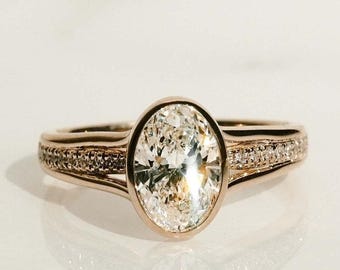 2,5 CT vintage stijl ovaal geslepen solitaire met accent Moissaniet verlovingsring, ring set, ring met gespleten schacht, 14 kt geelgouden ring, geschenken