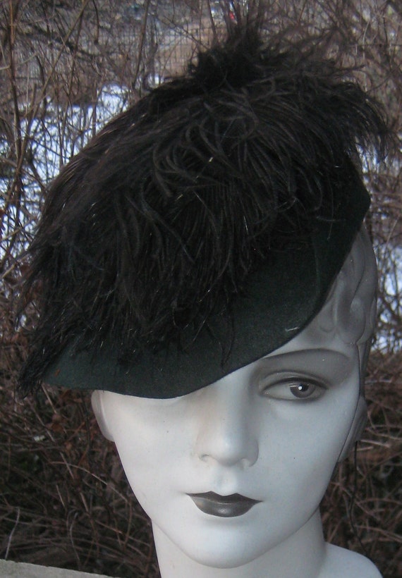 Fab Vintage 1920s 1930s Green Velvet Tilt Hat With