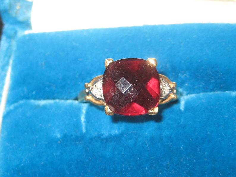 Dress Up Your Finger 14K Yelklow Gold Garnet Dianmoind Ring Size 7