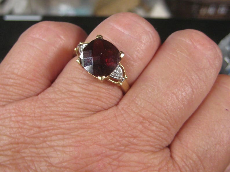 Dress Up Your Finger 14K Yelklow Gold Garnet Dianmoind Ring Size 7