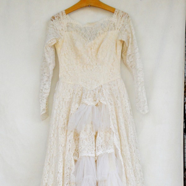 Vintage 50s-60s Creme Lace With Tulle Wedding Dress With Train Gown Retro Victorian Style Cottagecore Grannycore Shabby Chic Victorian