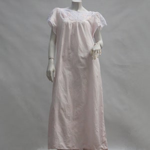 Vintage Lace Trim Pale Pink Damask Nightgown By Natori Cottagecore Grannycore Romantic