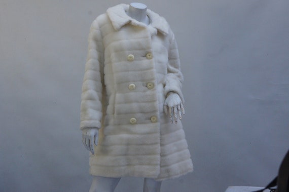 Vintage 60s-70s White Faux Fur Coat Retro Mid Cen… - image 2