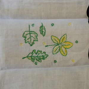 Vintage 60s -70s Hand Embroidered Leaves Napkin Woodland Decor Vintage Linen Cottagecore Gift