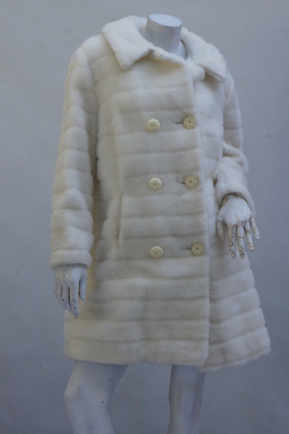 Vintage 60s-70s White Faux Fur Coat Retro Mid Cen… - image 10