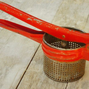 Vintage 50s Handy Things Potato Ricer Masher Kitchen Utensil Gadget Retro Mid Century Farmhouse Kitchen