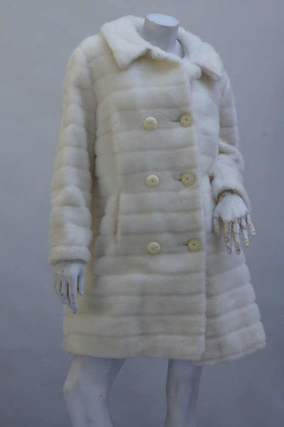 Vintage 60s-70s White Faux Fur Coat Retro Mid Cen… - image 3