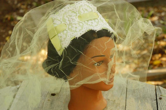 Vintage 50s Green Facinator Veil Hat/Wedding/High