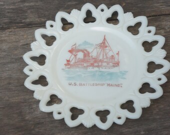 ヴィンテージ アメリカ戦艦メイン号 ミルクガラスプレート オープン