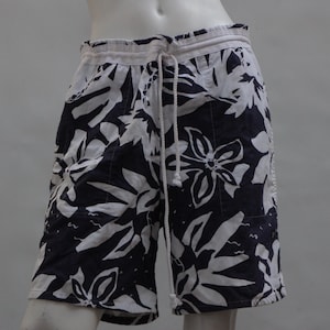 Vintage 80s-90s Men&#39;s Tropical Print Shorts Hawaii Beach Surf Retro