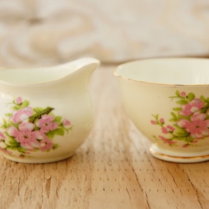 Vintage 40s Peach Blossom Creamer & Sugar Bowl Set Shabby Chic Cottagecore Farmhouse Afternoon Tea Home Decor Gift Spring
