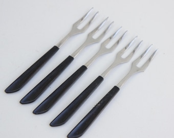 Vintage 60er Jahre Schwedische Kleine Aperitifgabeln Chrom Mit Schwarzen Kunststoff Griffen Made In Sweden Party Gabeln Mid Century Modern Skandinavisch