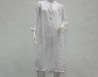 Vintage 60s-70s Floral Rose Print Nightgown Romantic Country Cottagecore Grannycore