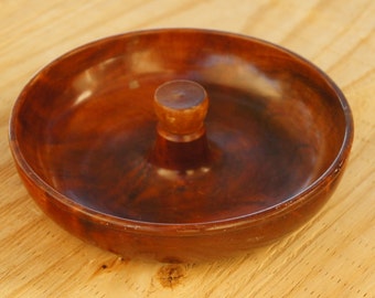 Cuenco de madera vintage de los años 60-70, estilo retro moderno de mediados de siglo, decoración danesa moderna para el hogar.