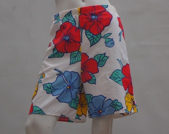 Vintage 80s Bright Floral Print High Waist Shorts by Sam & Max Retro Beach