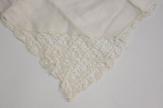 Vintage White Lace Trim Handkerchief Hankie Victo… - image 3