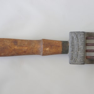 Vintage antique Lightning Ice Chipper Gadget Tool Utensil Farmhouse