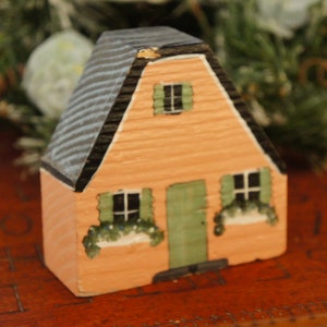 Vintage 70er-80er Jahre Handarbeit Rosa Holzblockhaus Shabby Chic Cottagecore Bauernhaus Dekor Home Decor