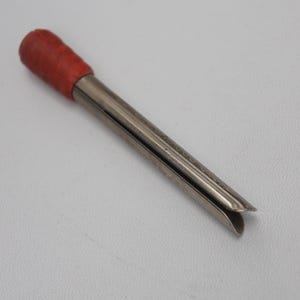 Vintage 30s Hold-Bob End Curler Gadget Hair Curler Tool Collectible