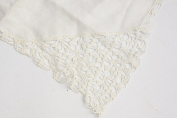 Vintage White Lace Trim Handkerchief Hankie Victo… - image 1