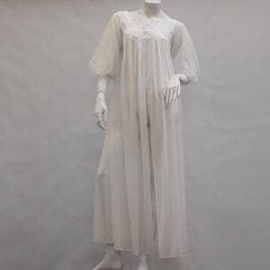 Vintage 50s-60s White Lace Trim Sheer Nylon Robe Peignoir Dressing Gown By Vanity Fair Lingerie Romantic Mid Century Cottagecore Fairycore