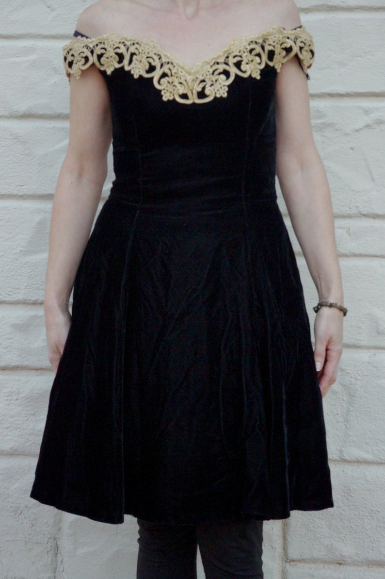 Vintage 80s-90s Black Velvet Gunne Sax Jessica McClintock Dress/ Gold Trim Mini Dress/Prom/Goth 