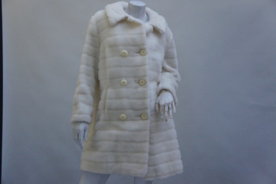 Vintage 60s-70s White Faux Fur Coat Retro Mid Cen… - image 1