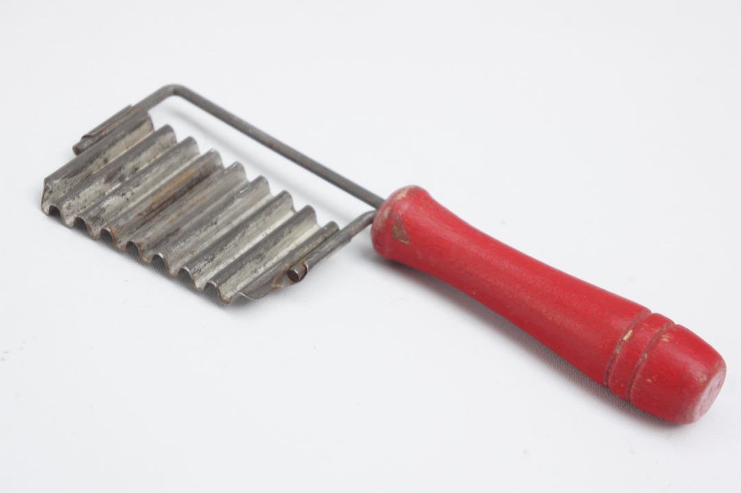 Vintage Red Wood Handle Crinkle Cutter Slicer Gadget Kitchen Tool ...